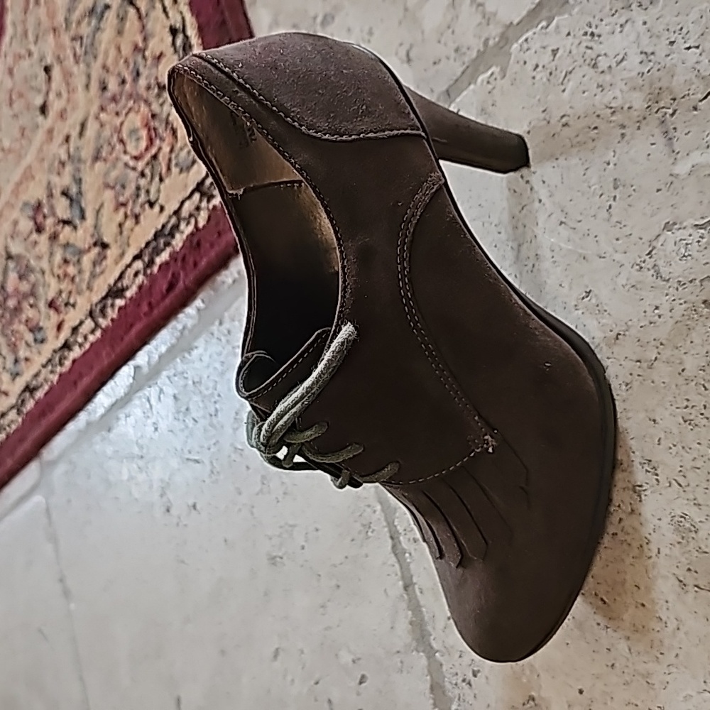 Tahari Booties!   NWOT!